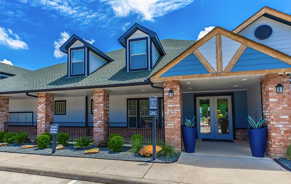 Fall Creek Square Apartments in Humble, TX